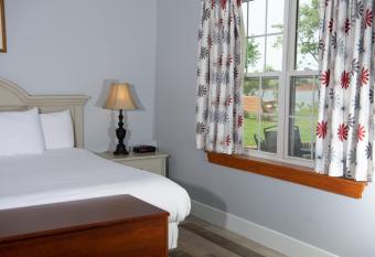 Inn at the Pier has rooms with a private hot tub