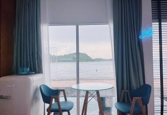 Rimtalay Resort Koh Larn allows 18 year olds to book a room