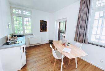 Fachwerk Hotel Wuppertal has rooms with a private hot tub