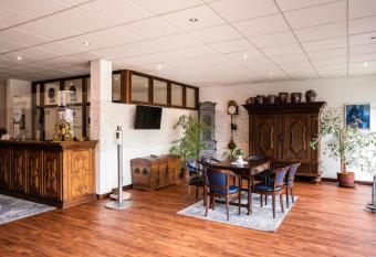 Hotel Am Kamp allows 18 year olds to book a room