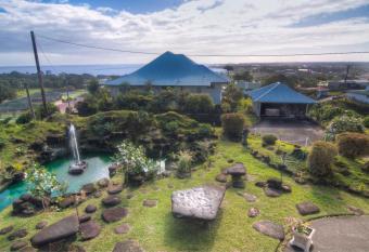 Hilltop Legacy Vacation Rental allows 18 year olds to book a room