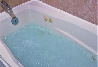 Americas Best Value Inn Lynnwood Seattle allows 18 year olds to book a room