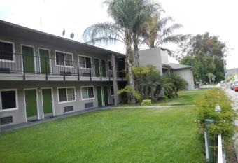 Travelodge by Wyndham Fairplex Pomona allows 18 year olds to book a room