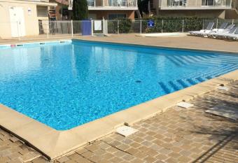 R  sidence les jardins du phoebus appartement allows 18 year olds to book a room