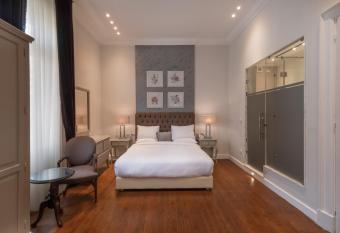 1920s Boutique Hotel and Restaurants allows 18 year olds to book a room