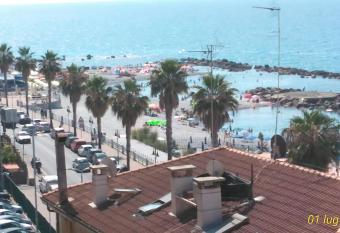 Casa al mare has Balcony rooms