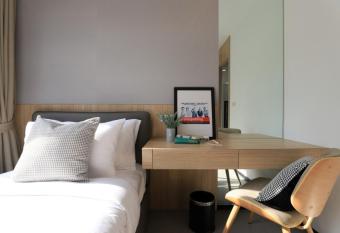 Alix Bangkok Hotel has rooms with a private hot tub