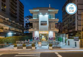 Apartamentos Turisticos Paraiso allows 18 year olds to book a room