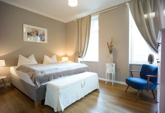 Leipzig-Suites- 3 Zimmer Apartment-Familien Luxus Apartment mit Balkon has Balcony rooms