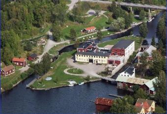 Alcatraz allows 18 year olds to book a room