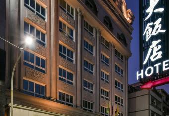 Ever Luck Hotel allows 18 year olds to book a room