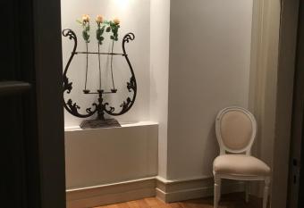 2 Boulevard de Nancy has Balcony rooms