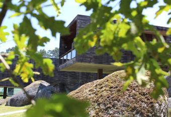 Encosta do Para  so - Apartamentos Tur  sticos has Balcony rooms