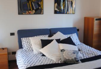 La Maison d Aliz   allows 18 year olds to book a room