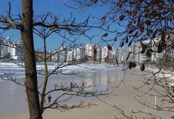 Montanhas encantadas allows 18 year olds to book a room