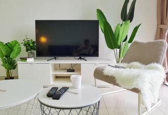 S2 The Trigon @ Luxury comfort home at SETIAWALK allows 18 year olds to book a room