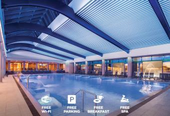 Ramada Plaza by Wyndham Bucharest Convention Center allows 18 year olds to book a room