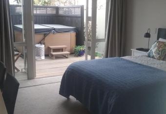 Alfred s@115 has rooms with a private hot tub