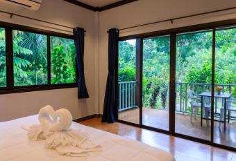 Bang Po Garden has Balcony rooms