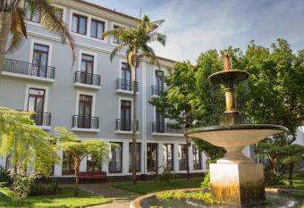 Azoris Angra Garden     Plaza Hotel allows 18 year olds to book a room