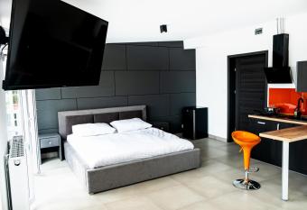 Orange Tree Hotel has Balcony rooms