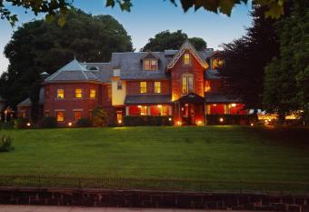 The Sayre Mansion allows 18 year olds to book a room