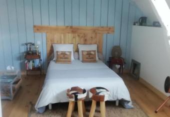 Il   tait une fois Broc  liande has rooms with a private hot tub