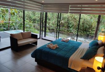 Mindo Garden Lodge and Wildlife Reserve has rooms with a private hot tub