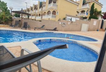 Casa Horadada has rooms with a private hot tub