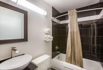 Motel 6-Smyrna, GA - Atlanta has rooms with a private hot tub