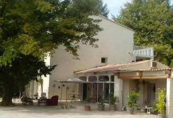 Au pays du Ventoux allows 18 year olds to book a room