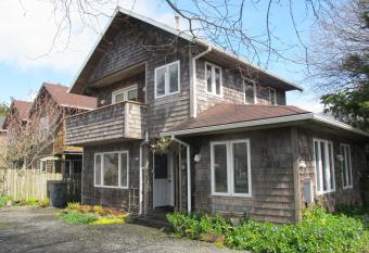 Harrison Street Inn has Balcony rooms