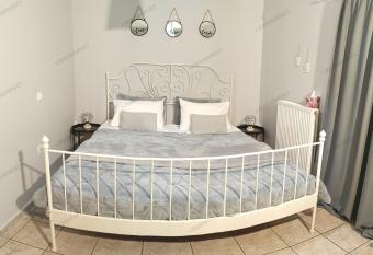 Georgias house 7 min from Athens airport has Balcony rooms