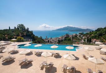 Avalon Palace Hotel allows 18 year olds to book a room