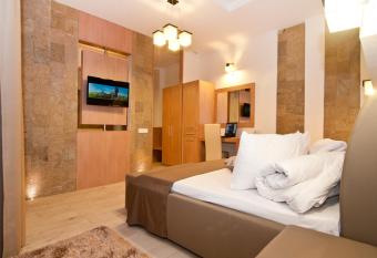 Hotel Confort allows 18 year olds to book a room