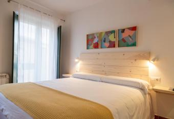 Hotel 3 Arcs allows 18 year olds to book a room