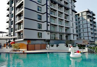 The Iconic Hotel Suvarnbhumi Airport has Balcony rooms