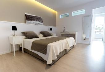 Hostal La Palma has Balcony rooms