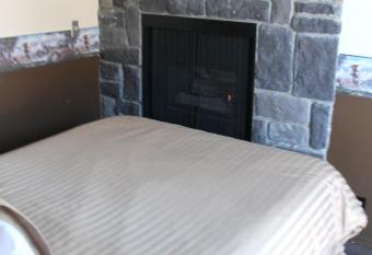 Fireside Lodge allows 18 year olds to book a room