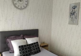 Zen attitude Appt 127 allows 18 year olds to book a room