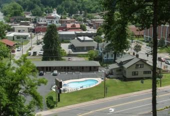 Relax Inn - Bryson City allows 18 year olds to book a room