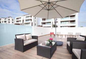 Las Colinas has Balcony rooms