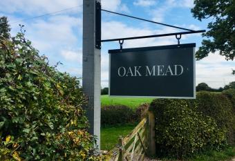 Oak Mead has Balcony rooms