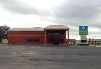 SureStay Hotel by Best Western Childress allows 18 year olds to book a room