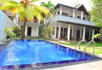 Surf Villa has Balcony rooms