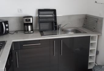 Appartements Le Vivier 1er ou rez de chauss  e allows 18 year olds to book a room