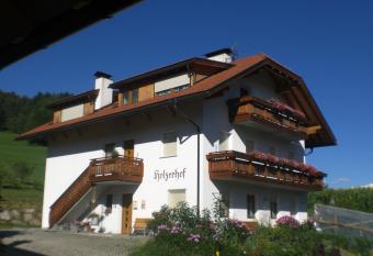 Holzerhof has Balcony rooms