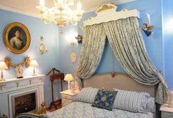 Boutique B&B Poppy s allows 18 year olds to book a room