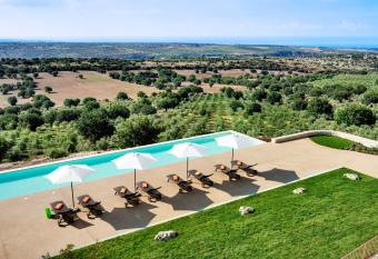 Relais Chiaramonte has Balcony rooms