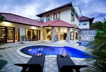 Villa Chambertin has rooms with a private hot tub